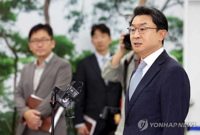 질의에 답하는 이억원 금융위원장 후보자