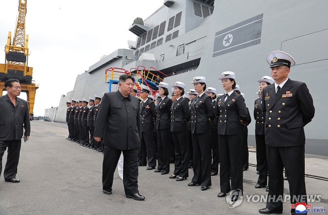 김정은, 구축함 '최현호' 시험과정 점검
