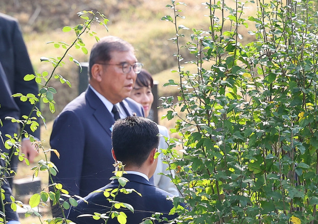 이수현씨 묘 참배하는 이시바 시게루 일본 총리
