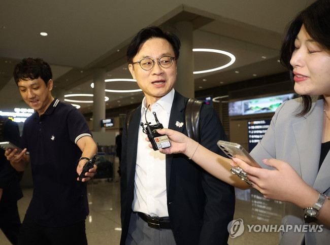 귀국하는 김정관 산업부 장관