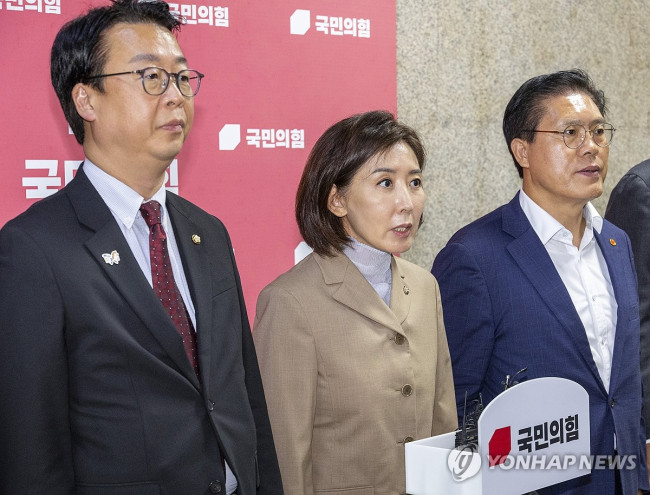 간사 선임 무산 뒤 기자회견하는 국민의힘 법사위원들