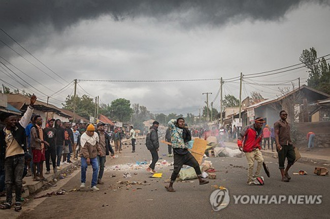 30일(현지시간) 탄자니아 아루샤의 시위대