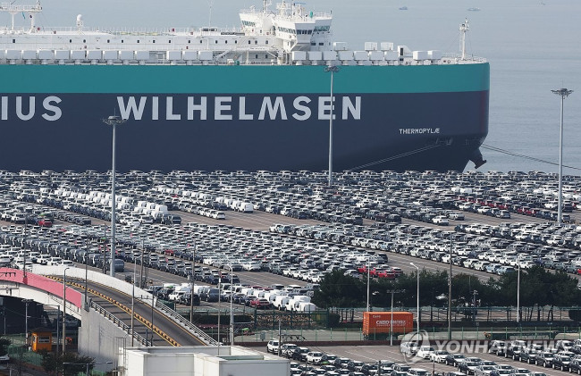 평택항에 세워진 수출용 자동차