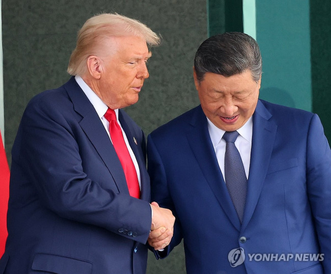 악수하는 트럼프·시진핑
