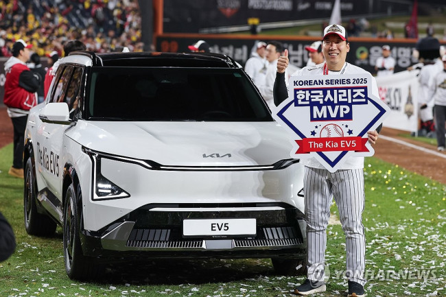 한국시리즈 MVP 차지한 김현수