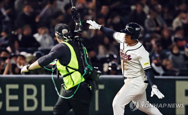 솔로 홈런 치는 저마이 존스