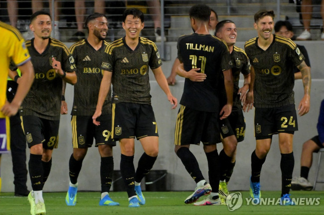 골 세리머니하는 LAFC 선수들.