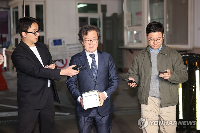 '구속 기한 만료' 석방 후 질문에 답하는 김만배