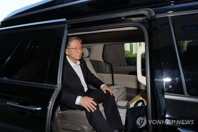 퇴근하는 정성호 법무부 장관