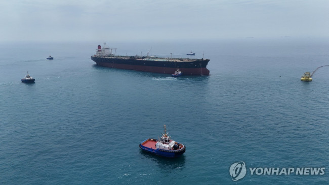 호르무즈 해협의 유조선(기사와 직접 관련 없음)