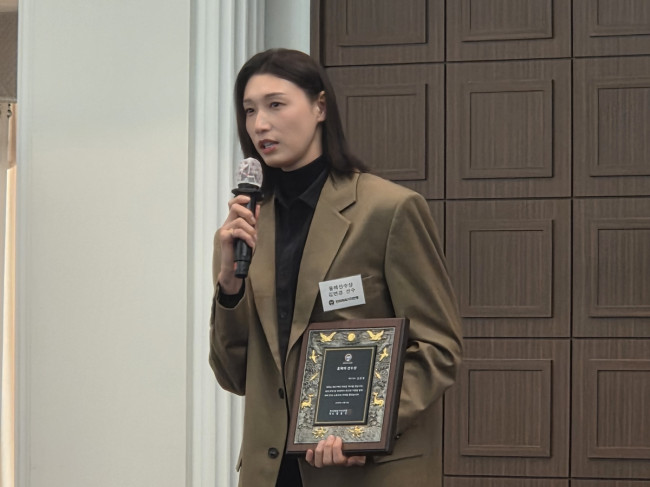 인터뷰하는 김연경