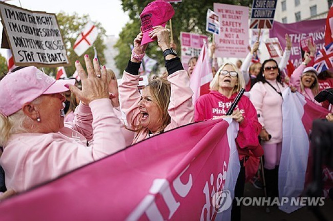 지난 10월 런던서 열린 핑크 레이디스 시위
