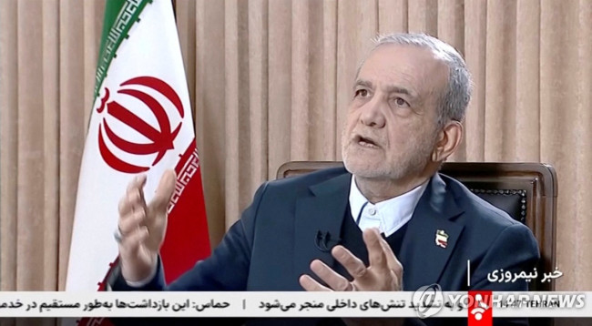 11일(현지시간) 이란 국영TV에 나서 발언하는 마수드 페제시키안 이란 대통령