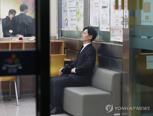 대검 민원실서 대기