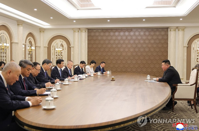 김정은, 중국 왕후닝 접견