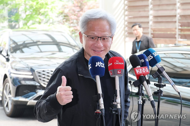 젠슨 황, 익살스러운 엄지척