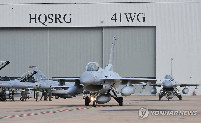 지상활주 하는 KF-16