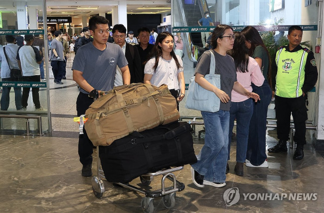 카트만두 도착한 2차 신속대응팀